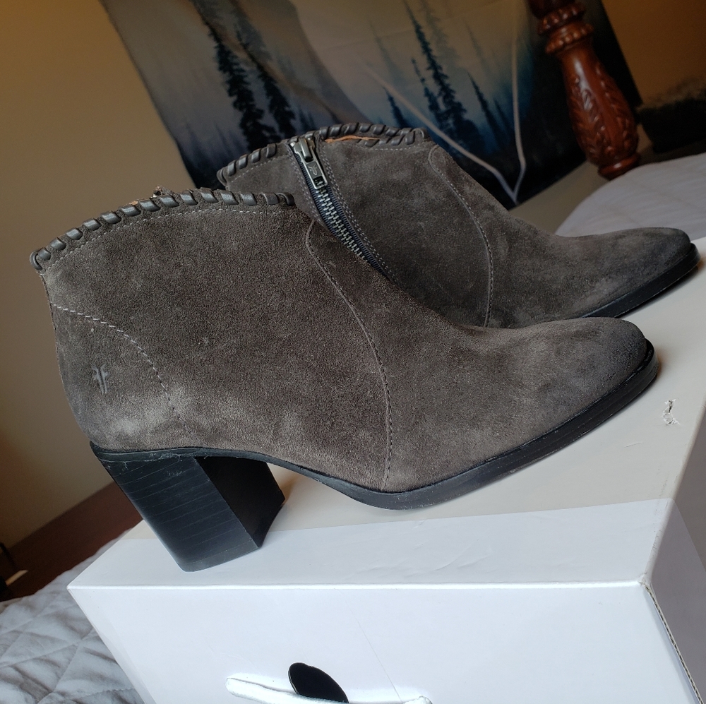 Host Pick! NWT Frye Nora Whipstitch Suede Bootie - Smoke - Size 6